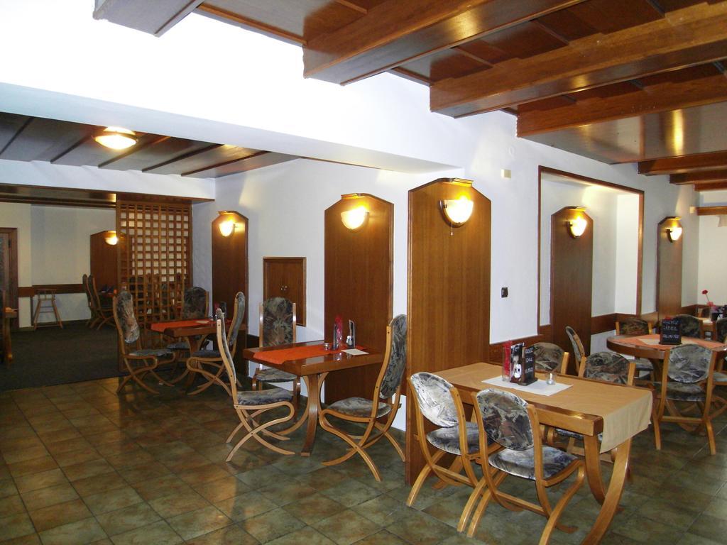 Penzion A Restaurace U Veterana Frenštát pod Radhoštěm Exteriér fotografie