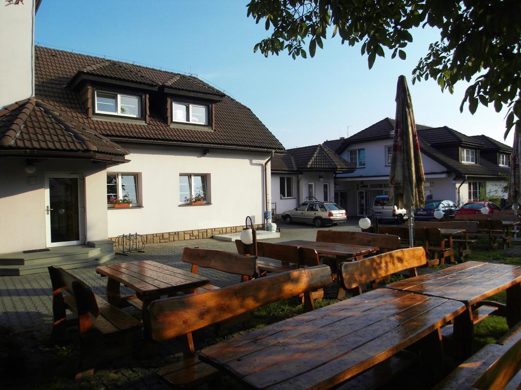 Penzion A Restaurace U Veterana Frenštát pod Radhoštěm Exteriér fotografie