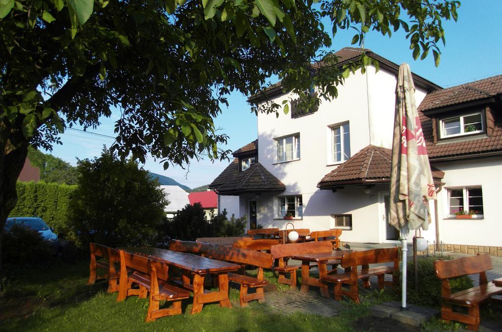 Penzion A Restaurace U Veterana Frenštát pod Radhoštěm Exteriér fotografie